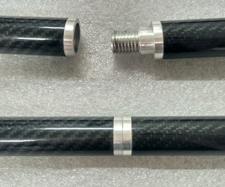 La junta de aluminio conecta los tubos de la tubería del tubo de la fibra de carbono de la tela cruzada 3K con el hilo de aluminio para la manga de protección del alambre y del cable